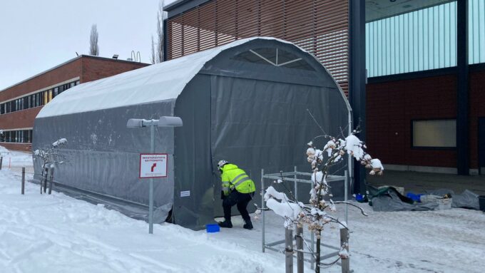 Hämeenlinnan Keskussairaalalle Covid-19 testausteltta