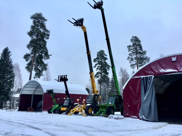 Lumikuorman keventäminen Landtek hallin katolta