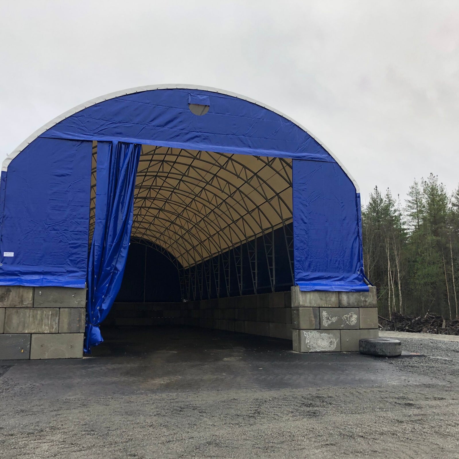 10x30x3 Hiekka/Hakehalli + 180cm Betonileegosokkeli - Landtek