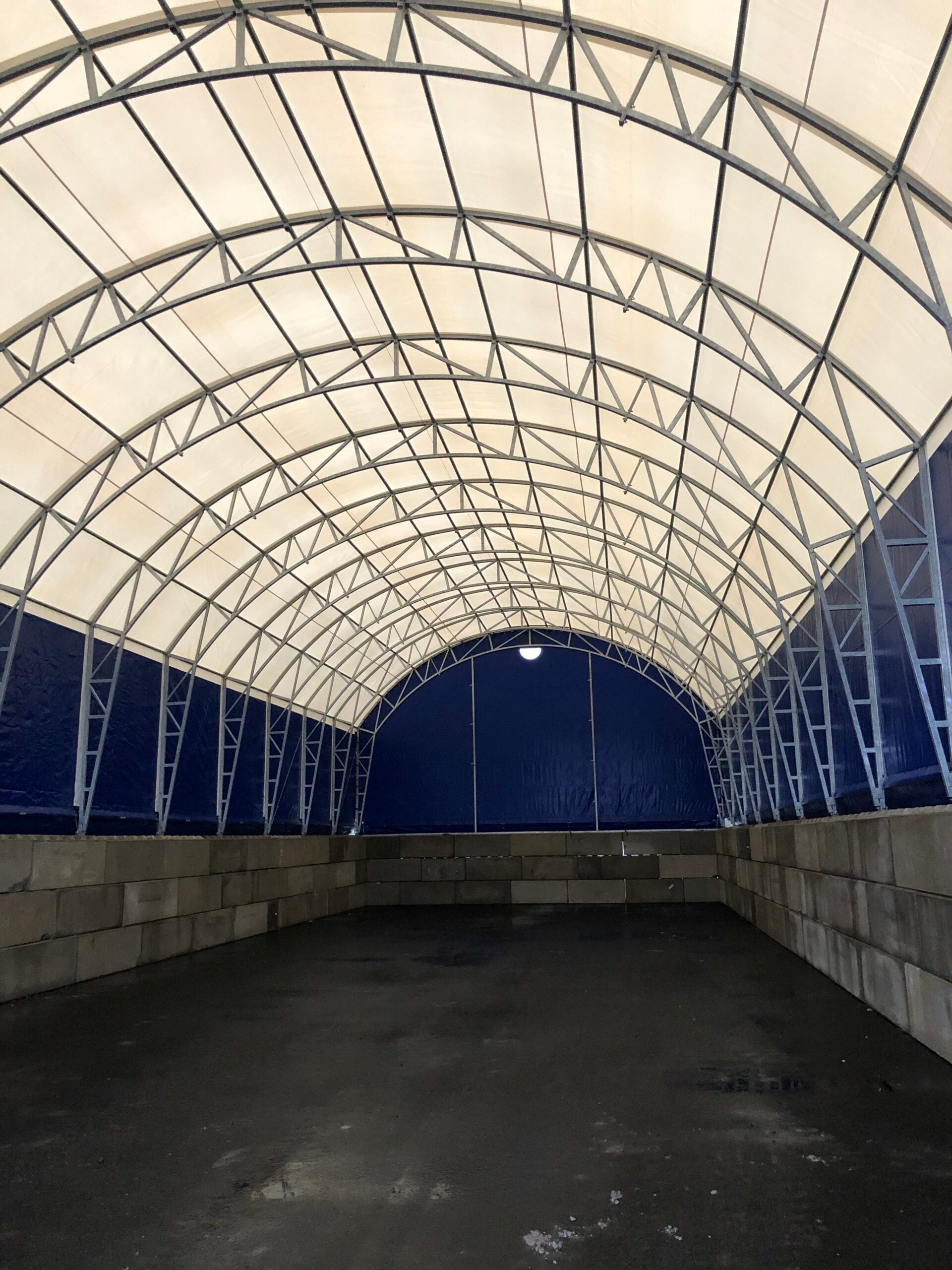 10x30x3 Hiekka/Hakehalli + 180cm Betonileegosokkeli - Landtek