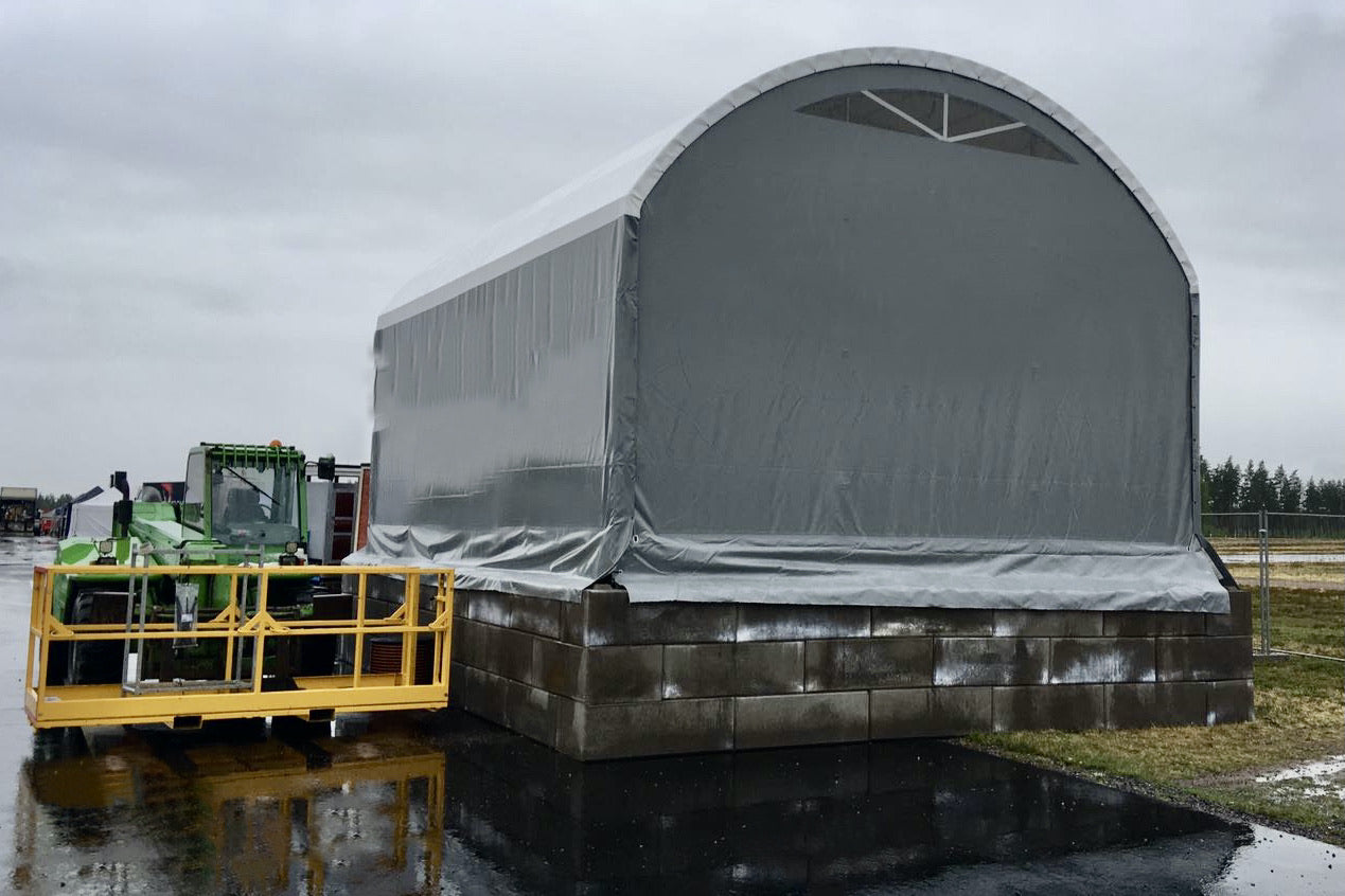 Hiekka/Hakehalli 6x8x3m + 120cm betonileegosokkelilla - Landtek