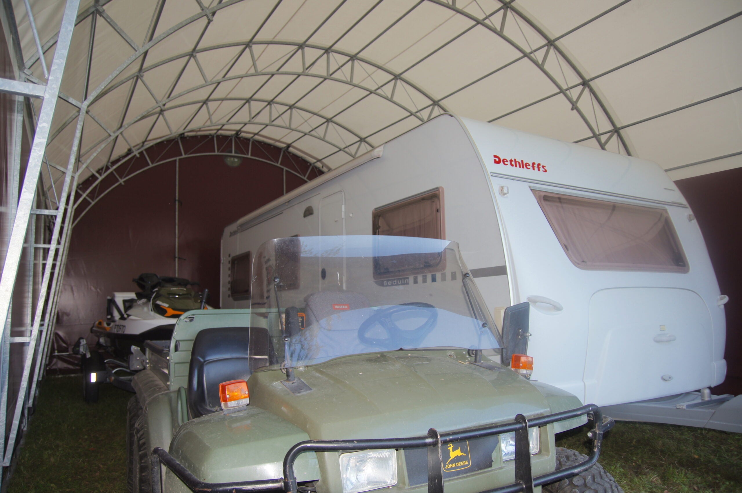 Landtek sääsuojahalli 6x10x2,5m. Pihavarasto traktoreille ja muulle kalustolle - Landtek