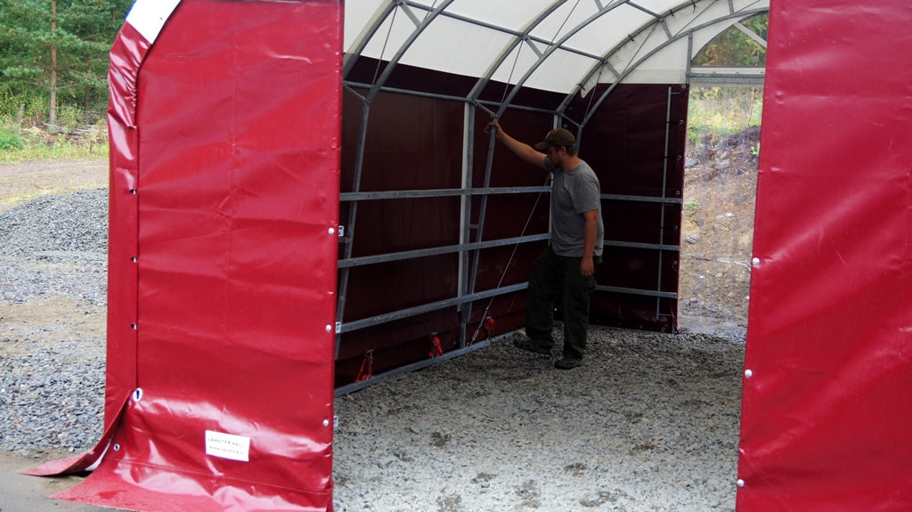 Landtek Hall hevostalli - Landtek