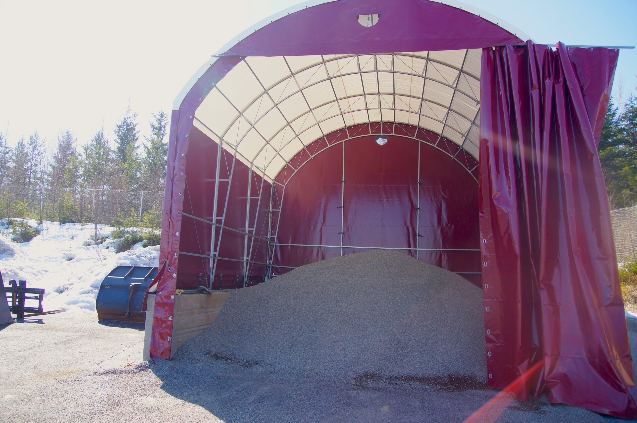 Hiekka/Hakehalli 6x8x3m + 120cm betonileegosokkelilla - Landtek