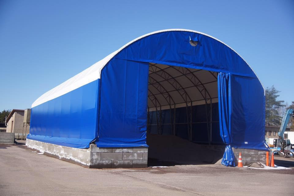 Hiekkahalli 12x27x4m + 1,2m Betonileegosokkeli - Landtek