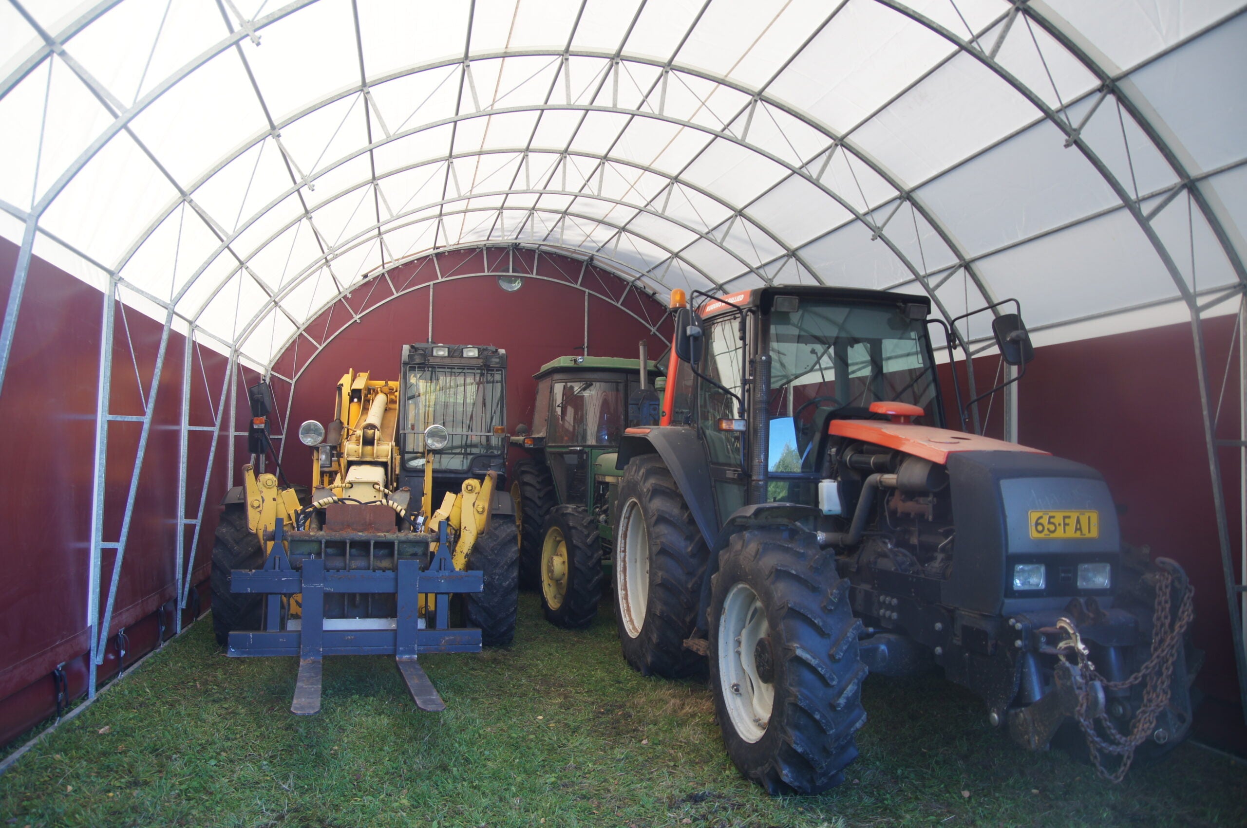 Landtek sääsuojahalli 6x10x2,5m. Pihavarasto traktoreille ja muulle kalustolle - Landtek