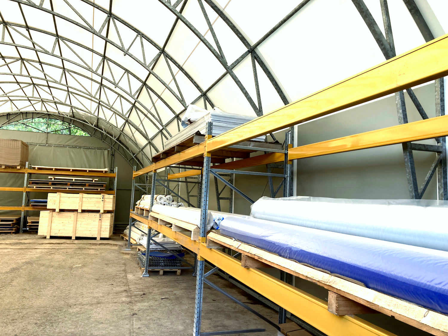 Sesonkimyymälä 8x20x2,5m yhdellä sivuovella sekä yhdellä päätyovella - Landtek