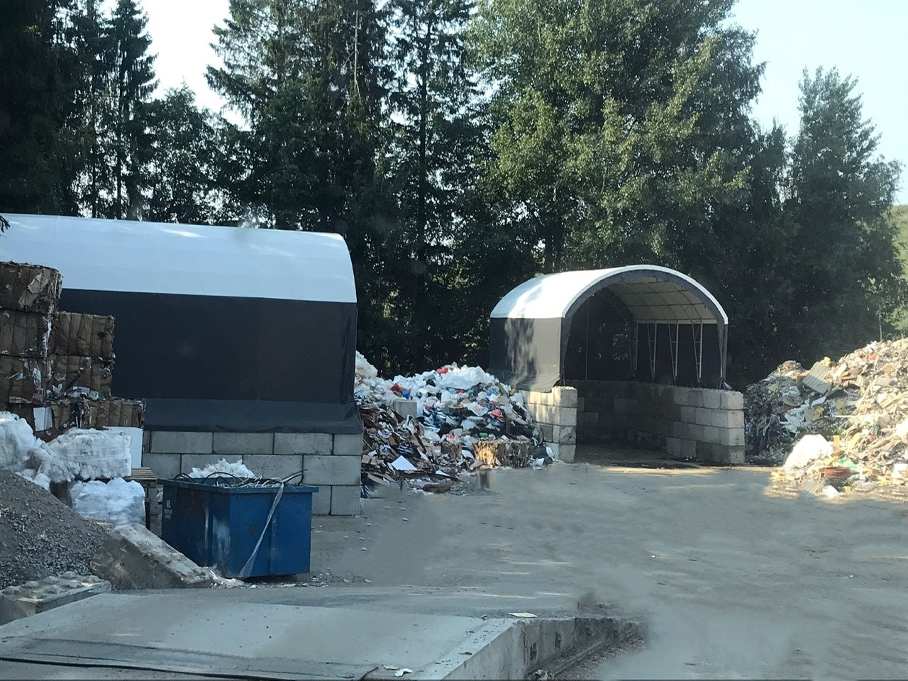 8x15x3 Jätteenkäsittely / kierrätyshalli + 180cm Betonileegosokkeli - Landtek