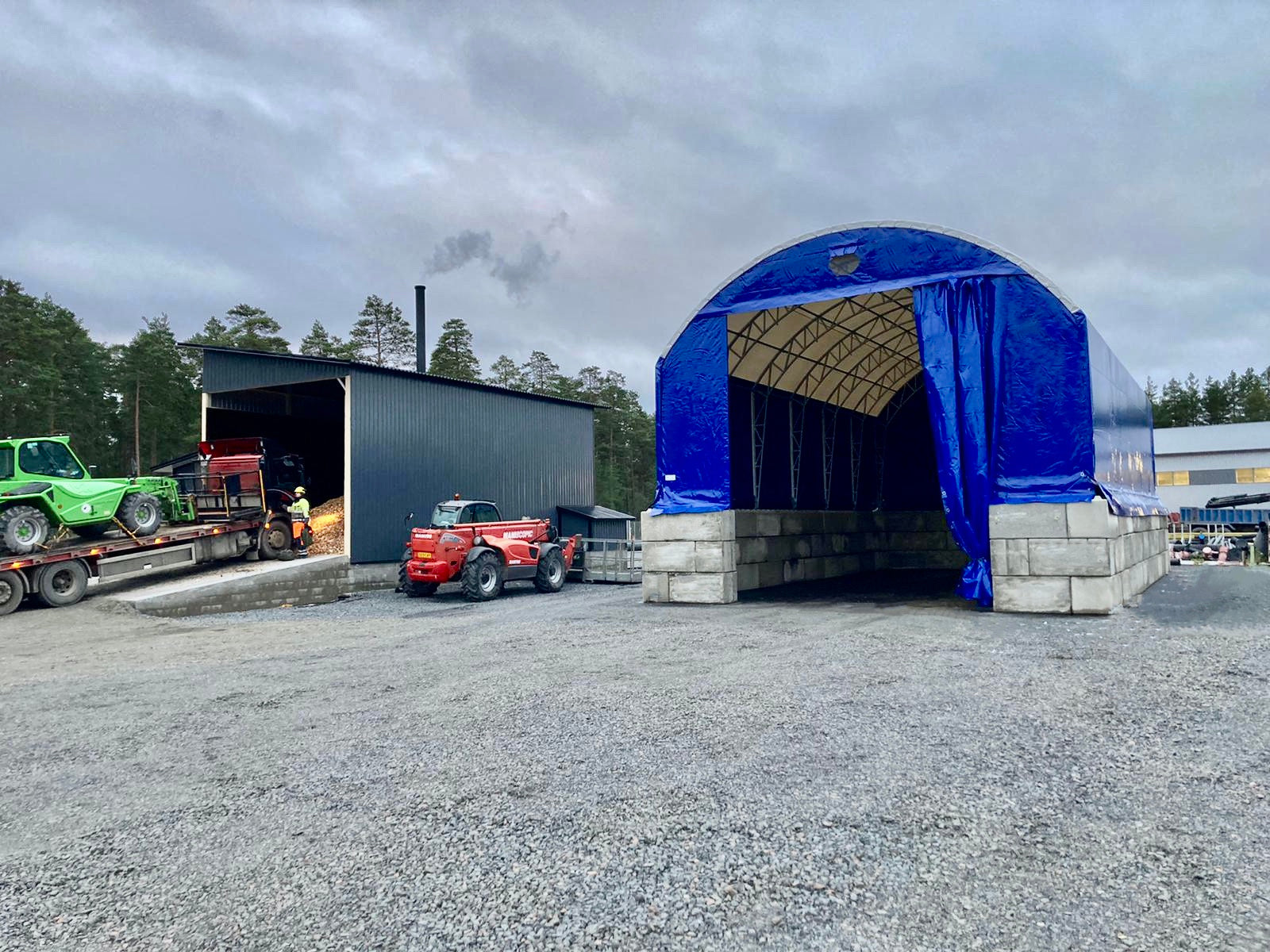 Raskaan kaluston suoja/huoltohalli - Landtek