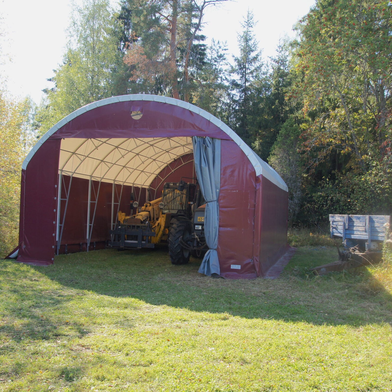 Landtek sääsuojahalli 6x10x2,5m. Pihavarasto traktoreille ja muulle kalustolle - Landtek